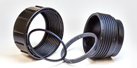 Plastic and rubber joints are arranged together.
